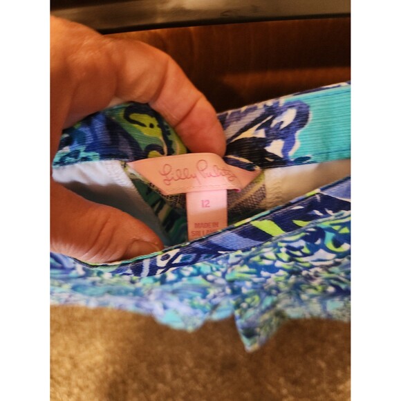 Lilly Pulitzer Bennett Blue Magnolia Shorts, size 12 - Picture 2 of 8